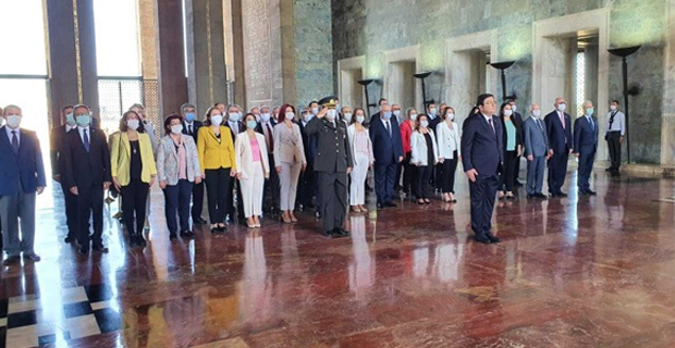 CHP Parti Meclisi üyeleri Anıtkabir'i ziyaret etti - KRT TV