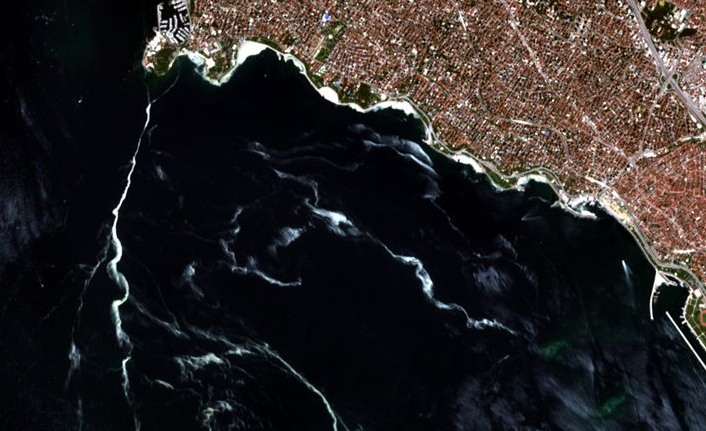 ‘Müsilaj’ uzaydan fotoğraflandı: İzmit Körfezi ve Anadolu Yakası’nda yoğun