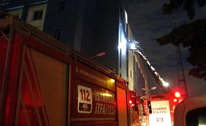 İstanbul Avcılar Kaymakamlığı'nda çıkan yangında iki koltuk yandı