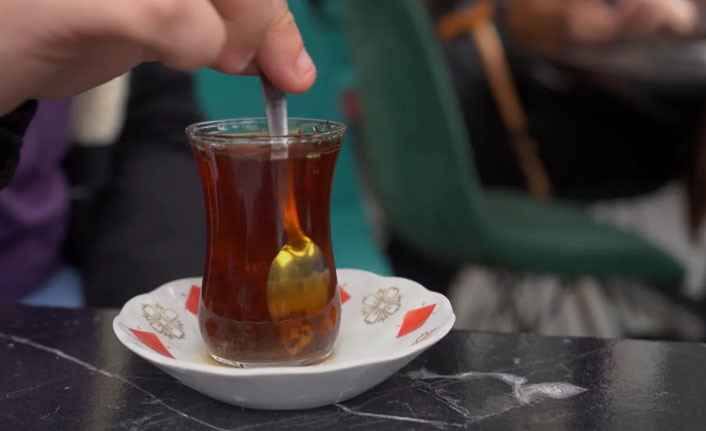 Rize'de bardak çay el yakıyor, cevap ise şaşırtıyor: Taş yerinde ağırdır