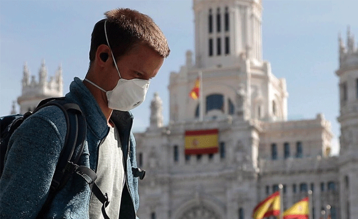 İspanya açık havada maske zorunluluğunu geri getirdi