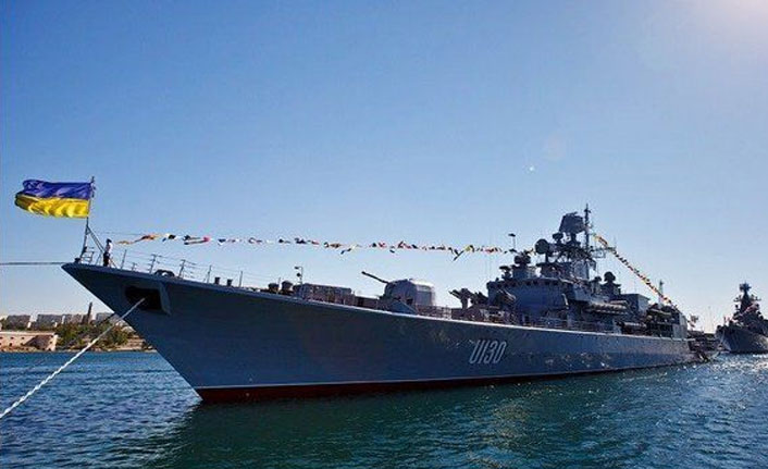 Karadeniz'de gerilim tırmanıyor: Savaş gemisi, ihtarları dinlemeden yoluna devam ediyor