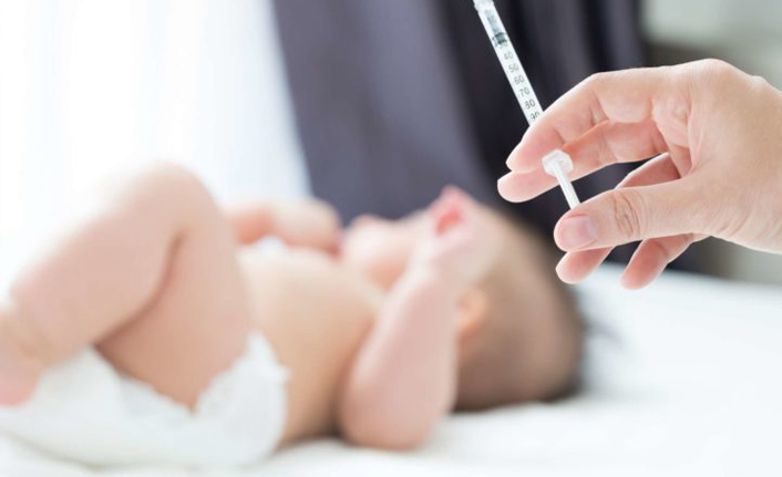 Yanlışlıkla koronavirüs aşısı yapılan bebekler hastaneye kaldırıldı