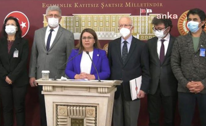 CHP'li vekiller ile KHK'lı akademisyenlerle Meclis'te açıklama yaptı