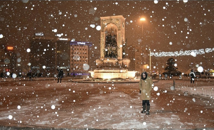 Kar yağışı etkili olmaya başladı: İstanbullulara flaş uyarı