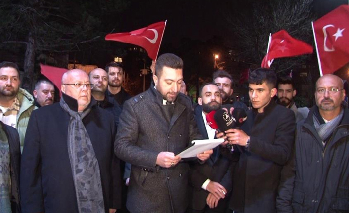 'Milli Beka Hareketi' üyeleri Sezen Aksu'nun evinin önünde toplandı