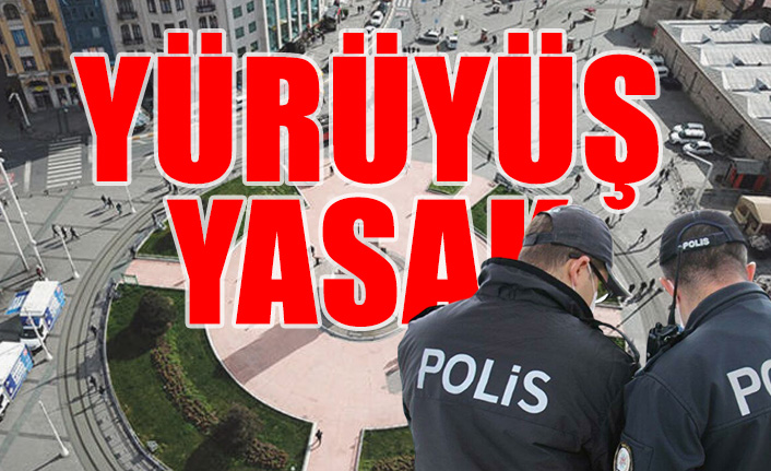 Taksim’de polis 8 Mart nedeniyle çiçek dağıttı