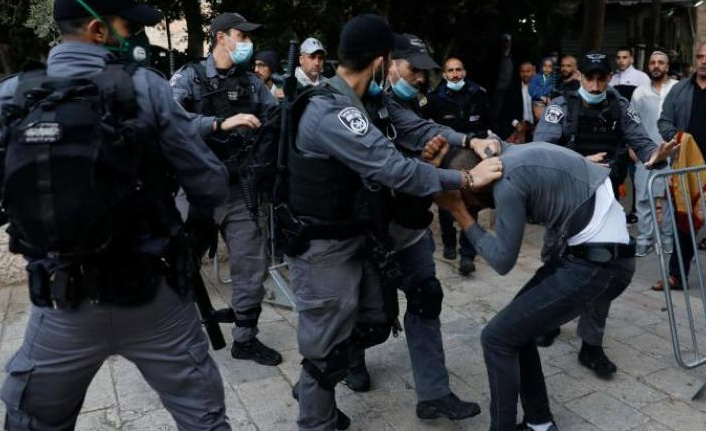 İsrail polisi Mescid-i Aksa'ya baskın yaptı