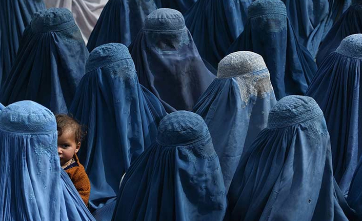 Afganistan'da kadınlara yasak üstüne yasak