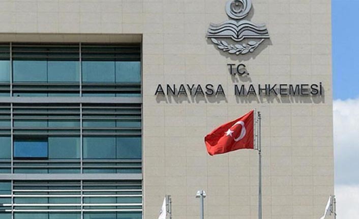 AYM'den 'Hırsız, katil, defol AKP' kararı