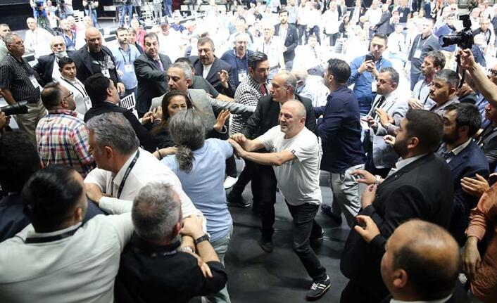 Beşiktaş Kulübü mali genel kurulunda kavga çıktı