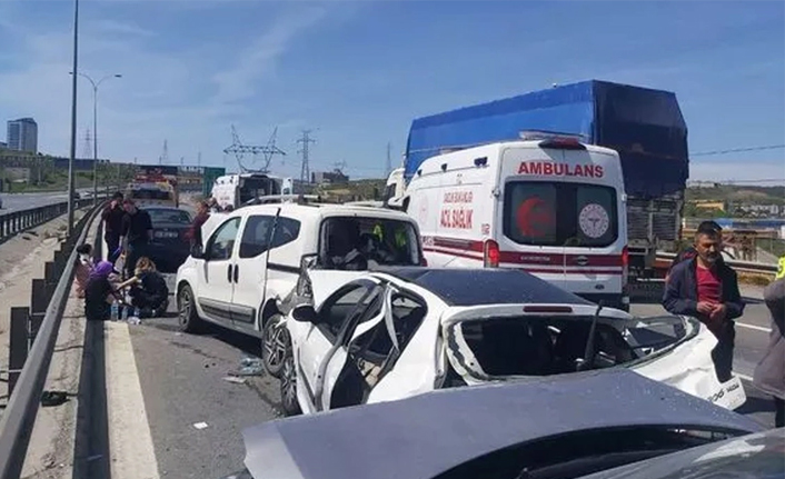 TEM Otoyolu'nda zincirleme kaza: 6 araç birbirine girdi