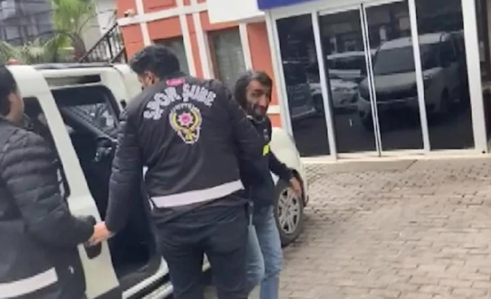 Trabzonspor bayrağını indirmeye çalışan Rambo Okan yine gözaltına alındı