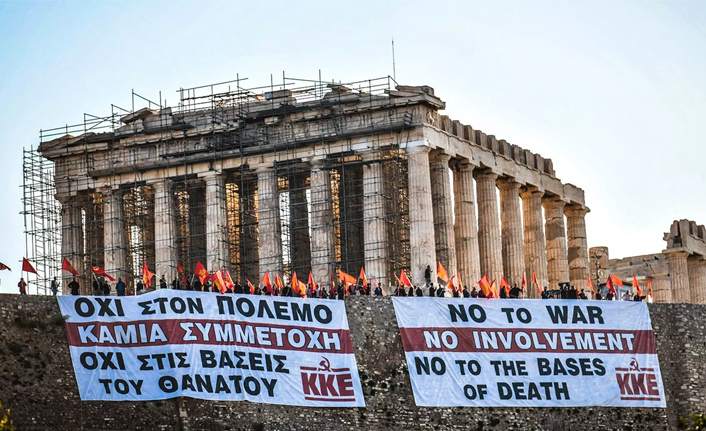 Yunan komünistlerden NATO karşıtı eylem: Savaşa hayır!