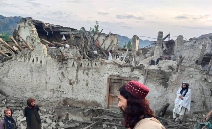 Afganistan güne deprem felaketi ile uyandı: Yüzlerce ölü var