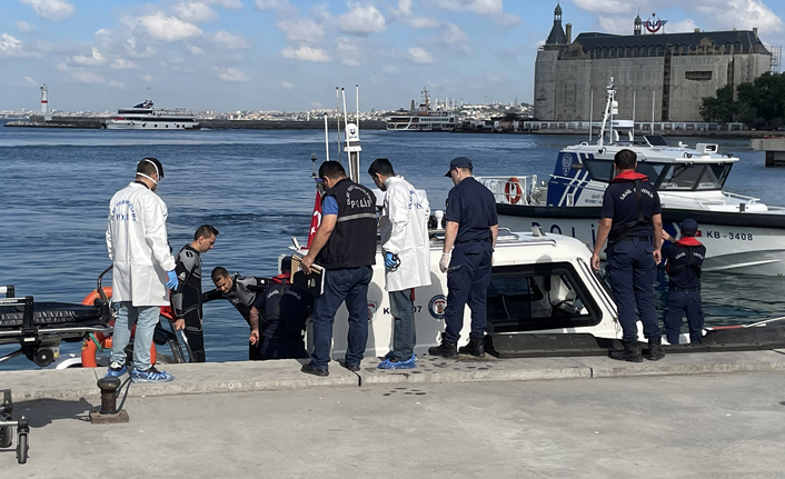 Kadıköy'de denizde erkek cesedi çıktı 