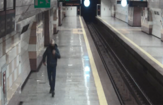 Metrodaki bıçaklı saldırıya ilişkin yeni görüntüler ortaya çıktı 